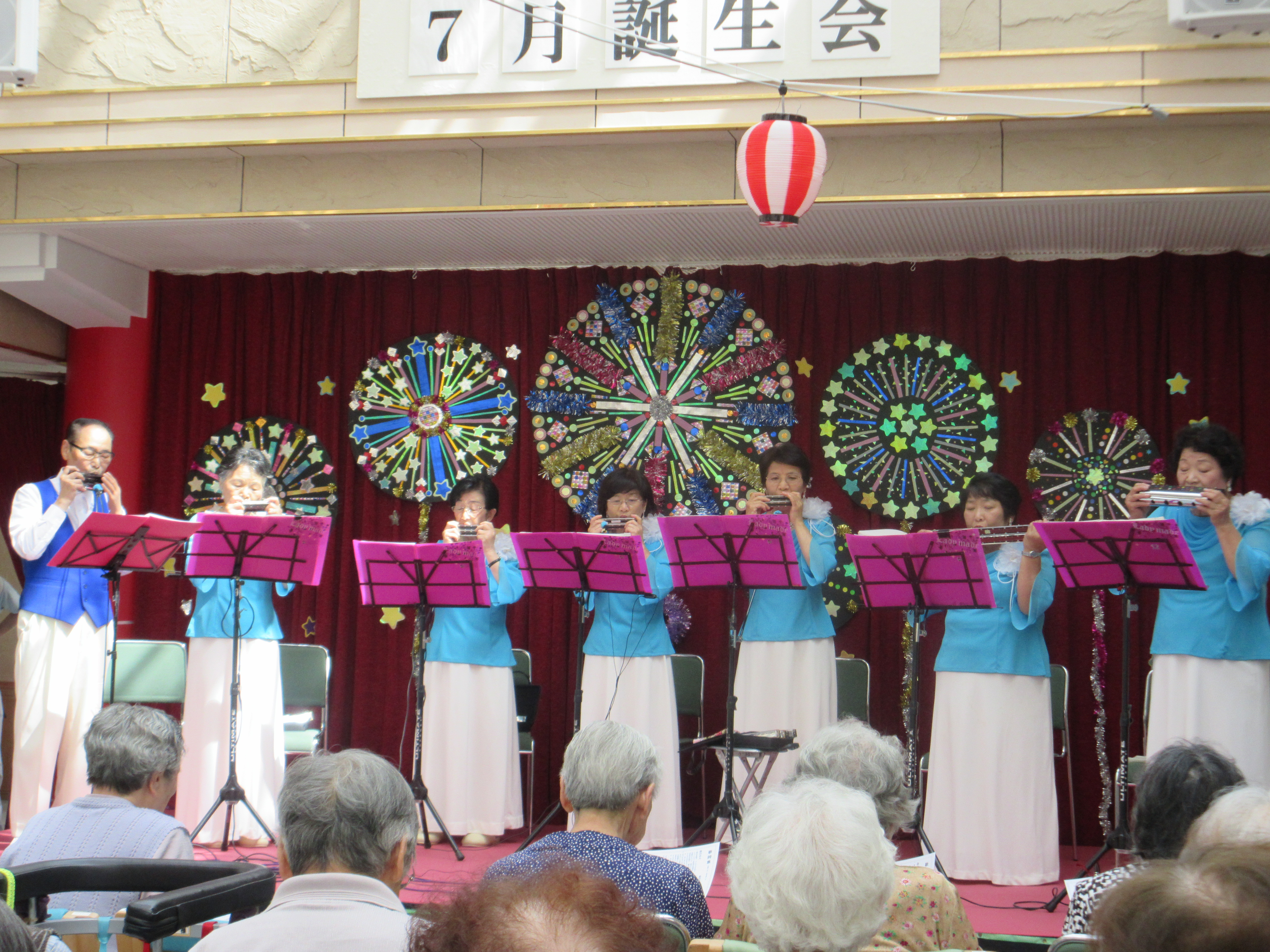 誕生会（ハーモニカ演奏）