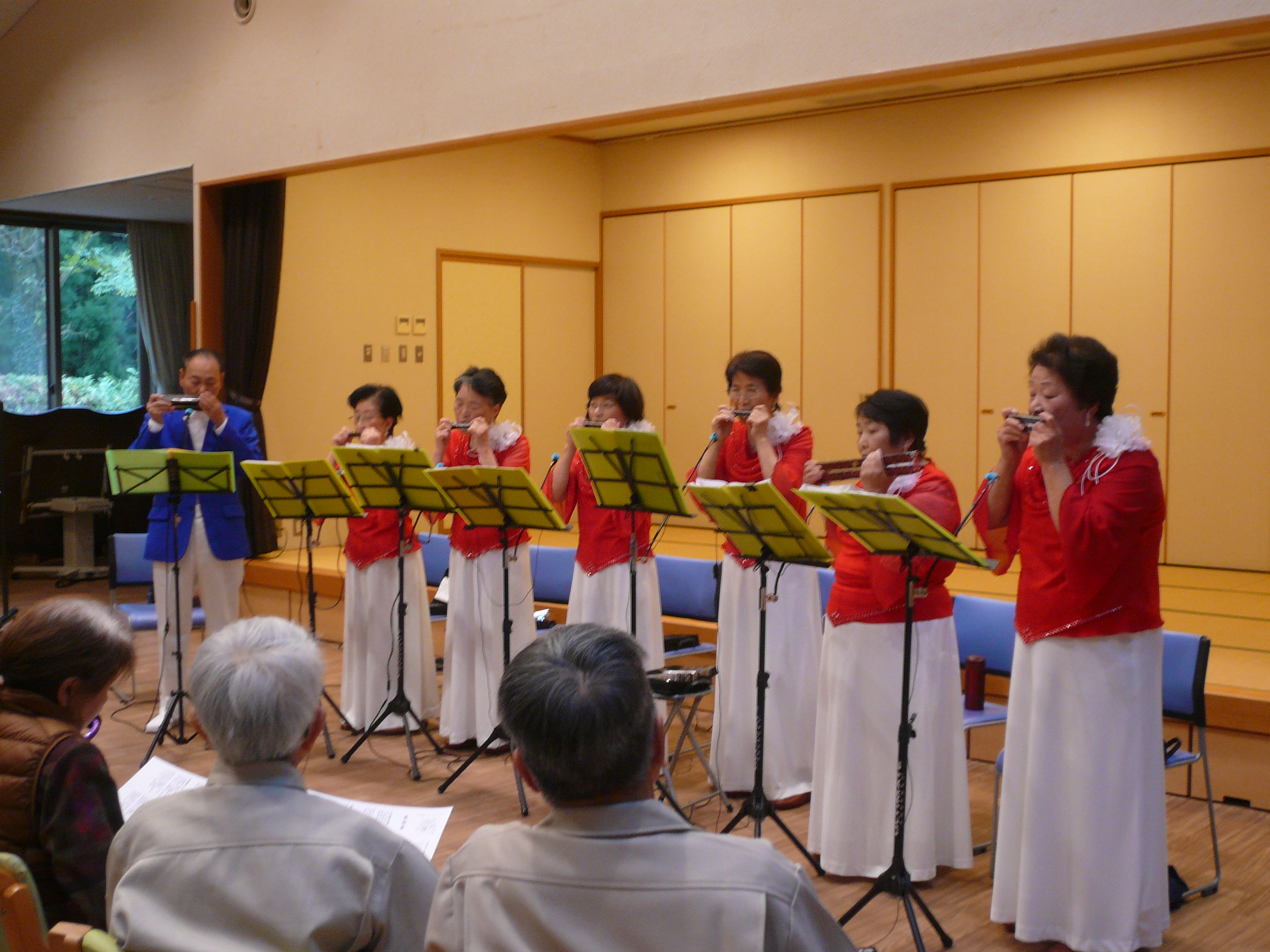 ハーモニカ演奏（デイサービスセンター）